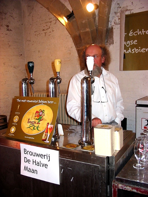 566-6685_IMG.jpg - Brugse Zot Blond and Dark, and Straffe Hendrik from tap.